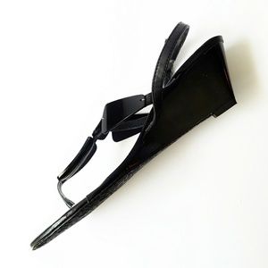Liz Claiborne Black Geometric Wedge Tong Sandal